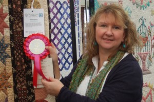 Pinning award on the quilt at the Sydney Quilt Show 2014 - Photo 2